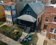 2 bedroom Pastel Loft 1 mi from Lake Michigan!
