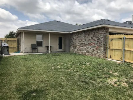 McKinley House - Garage, Gym and Fenced Back Yard