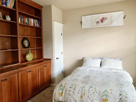 Work or Play 5B retreat.Great Location near Nike, 15mins to downtown Отели в г. Сидар Хилс