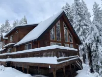 Upscale Mountain Chalet in Blue Lake Springs, Free Wifi/Cable, Gas Fireplace