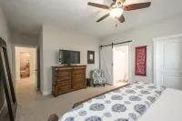 Be our guest-3-bedroom house in a great location!