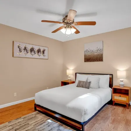 Single Level | Free Parking & Wi-fi | Private Yard