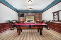 6BR Houghton Lake House w/ Indoor Pool, Hot Tub, and Golf Simulator - Sleeps 24