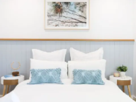 Luxurious studio, across road from ocean Hotels in Anna Bay