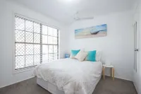 Sunrise Holiday Home - Space, Style, Comfort & Heated Pool
