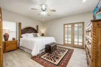 Las Cruces Luxury Retreat - Private Pool & Fireplace