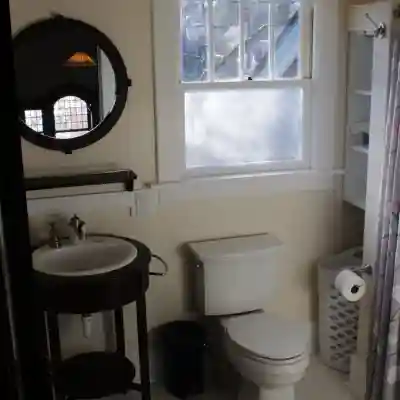 Great Harbor Views, Walk to Victoria Ferry and downtown, Two Bedroom Apartment! Rooms