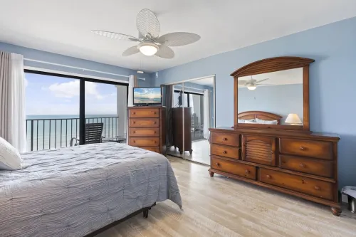 Oceanfront Beauty: 2 Bedroom 2 bath Shalimar Condo with Breathtaking Beach Views