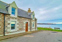 Hill Crest - cliff top cottage with stunning views of the bay.