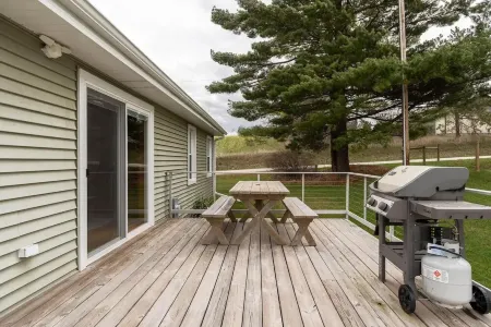 The Beekeeper's Inn- Quiet country retreat