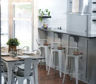 The Yellow Door- Close to I-40, Garage, B-ball Court, Fire-pit and Grill