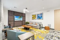 Luxurious 2 Bed Condo: Only 20 Mins away from Manhattan
