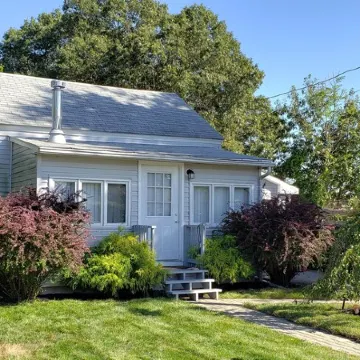 Cozy cottage in  Warwick's West Bay