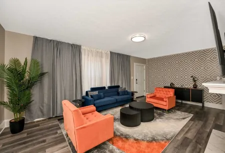 Charming 2-Bedrooms Shaker Heights -Just a 2-Minute Walk to Onaway Rapid Station