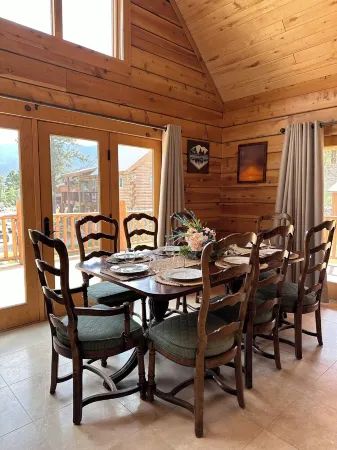 Mountain Valley Paradise- stunning retreat nestled in the heart of the San Juans