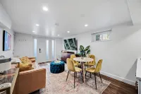 Stylish 2 bedroom Apt Steps from Tennyson/Regis