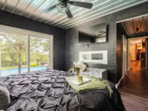 Charming 4-bedroom house with WiFi and AC in French Lick with country setting 弗倫奇利克酒店