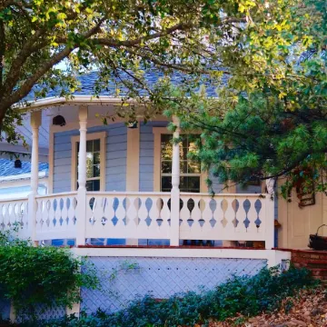 Julian Farmhouse/Fenced 2 acres with spa, right outside Julian. Pet Friendly!