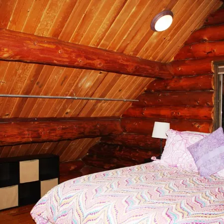 Upper Paradise Log Cabin - Nightly Rental in the Woods
