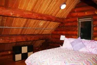 Upper Paradise Log Cabin - Nightly Rental in the Woods