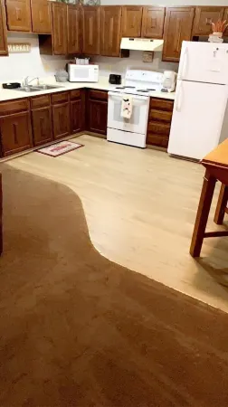 HC Hideaway - Rustic Roomy Relaxing!  Queen Bed, Full Kitchen!