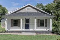 Charming 2-bedroom house with AC and WiFi in enjoyable China Grove
