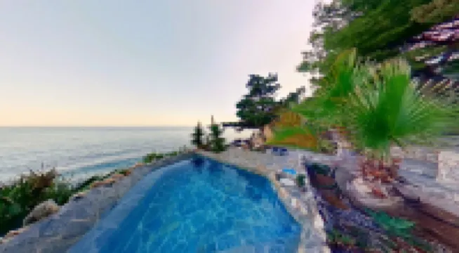 OCEANFRONT Retreat (YOGA), BEST LOCATION AND VIEWS, garden, 2 pools