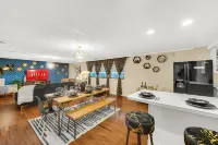 VIP! LUXURY 4BD 5min to Lake Michigan beach Big Pool with heater!!