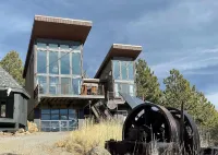 Off-grid Masterpiece Cabin W/ Breathtaking View