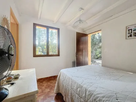 House near Fréjus, garden 1700 m2 in private estate with swimming pool, tennis....