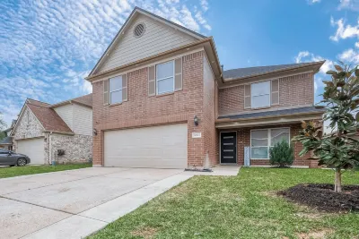 Houston/IAH Escape: Free Parking, Wi-Fi, Sleeps 14, & 10 mins from IAH Hotel dekat Cypress Trails