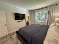 Custom-built Detroit Lake house -- walking distance to the lake and town!