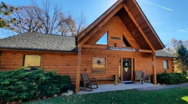 Timber Mountain Lodge,  Private Hot Tub .1 Mi to Thunder Ridge; 10 min Branson