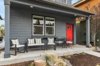 Modern Luxury Base Camp with 3 King Beds 1 Mile to Downtown Bend, 5-Star Reviews