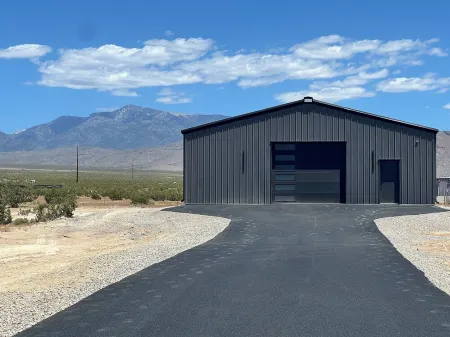 Barndominium Desert Escape - Mountain View, town close, gateway to Death Valley