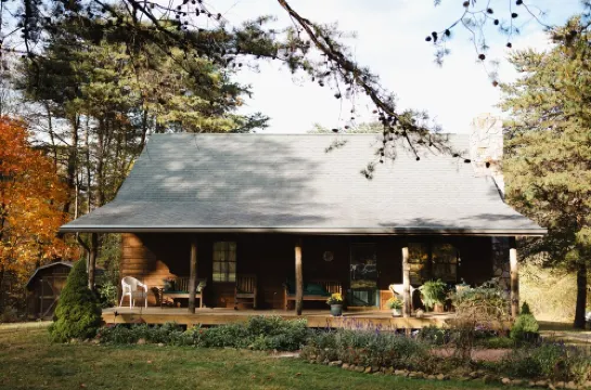 Private Cozy Cabin, Spacious Hot Tub, Soaking Tub. Enjoy!