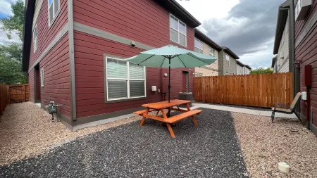 It's all about Location! This Downtown Retreat = easy access to the heart of GJ. Отели в г. Меса