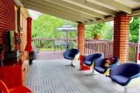 Townside Nook: 2-Blocks to Downtown Sparta