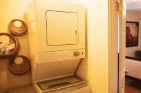 Boho Bungalow w/Private Side Porch in Downtown Bwk