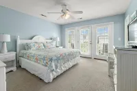 Private 5 Bed, 4.5 Bath w/ Elevator & Pool. Steps to the Beach & Close to Pier. - Balcony