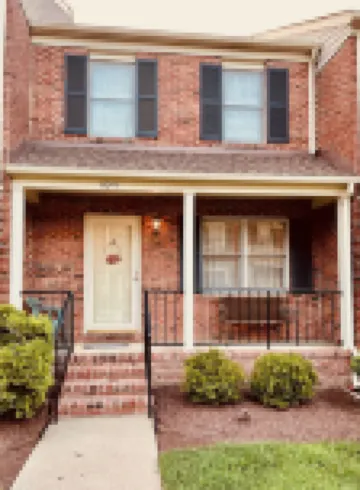 Cozy 2 Bedroom, 2.5 Bath across from Cambridge City Marina