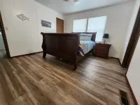 Quiet Retreat. 5 Minutes to the Marina and Boat Ramp and Pet Friendly!