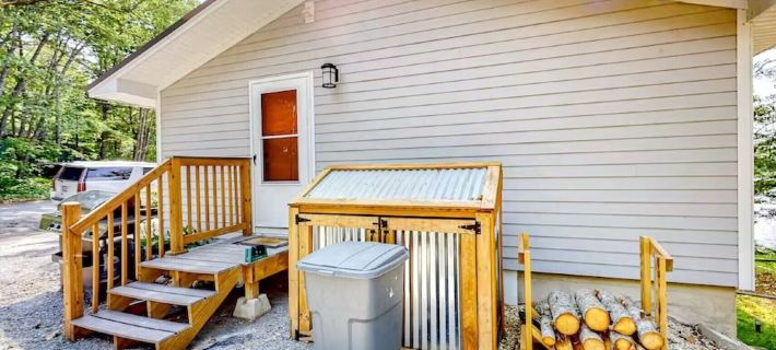 Quiet Leonard Lake Retreat,  Beautiful Waterfront Home Hotels in Ellsworth