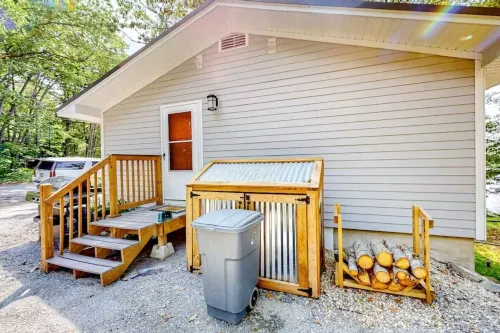 Quiet Leonard Lake Retreat,  Beautiful Waterfront Home