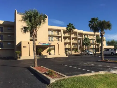 Waterfront, Romantic, Views, Pool/Hot tub, Kitchen, 2 TVs, Fishing Pier, WIFI