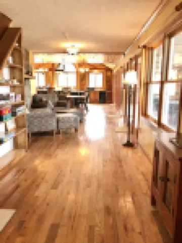 MOUNTAIN TOP RETREAT - STUNNING VIEWS! Hot tub, secluded, family friendly, 5BR!