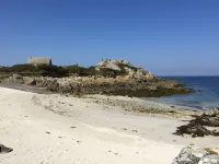 THE FISHERMAN'S SHELTER 200M FROM THE APARTMENT AND THE GR 34 WELCOMES YOU ALL YEAR