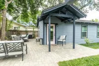 Lovely Remodeled Home! Walk Downtown! w/firepit