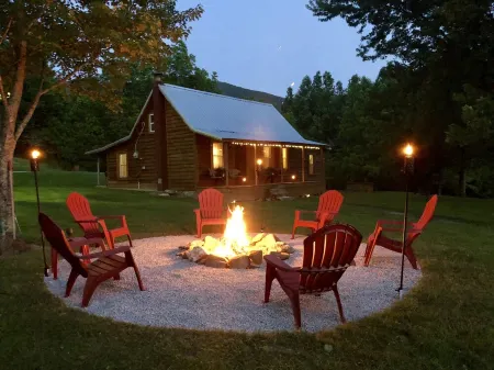 Beautiful Cabin 34 acres AMAZING Mountain Views border Cherokee National Forest