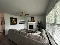 Capital City- 6 Miles from Madison with Fireplace